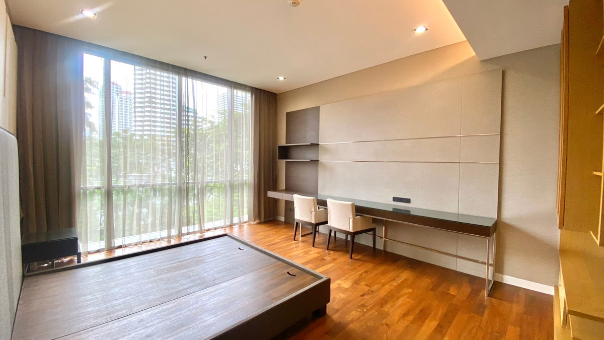 For RentCondoSukhumvit, Asoke, Thonglor : Condo for rent Domus 18, 3 bedrooms, 250 sq m, Sukhumvit-Asoke area, near BTS Asoke.