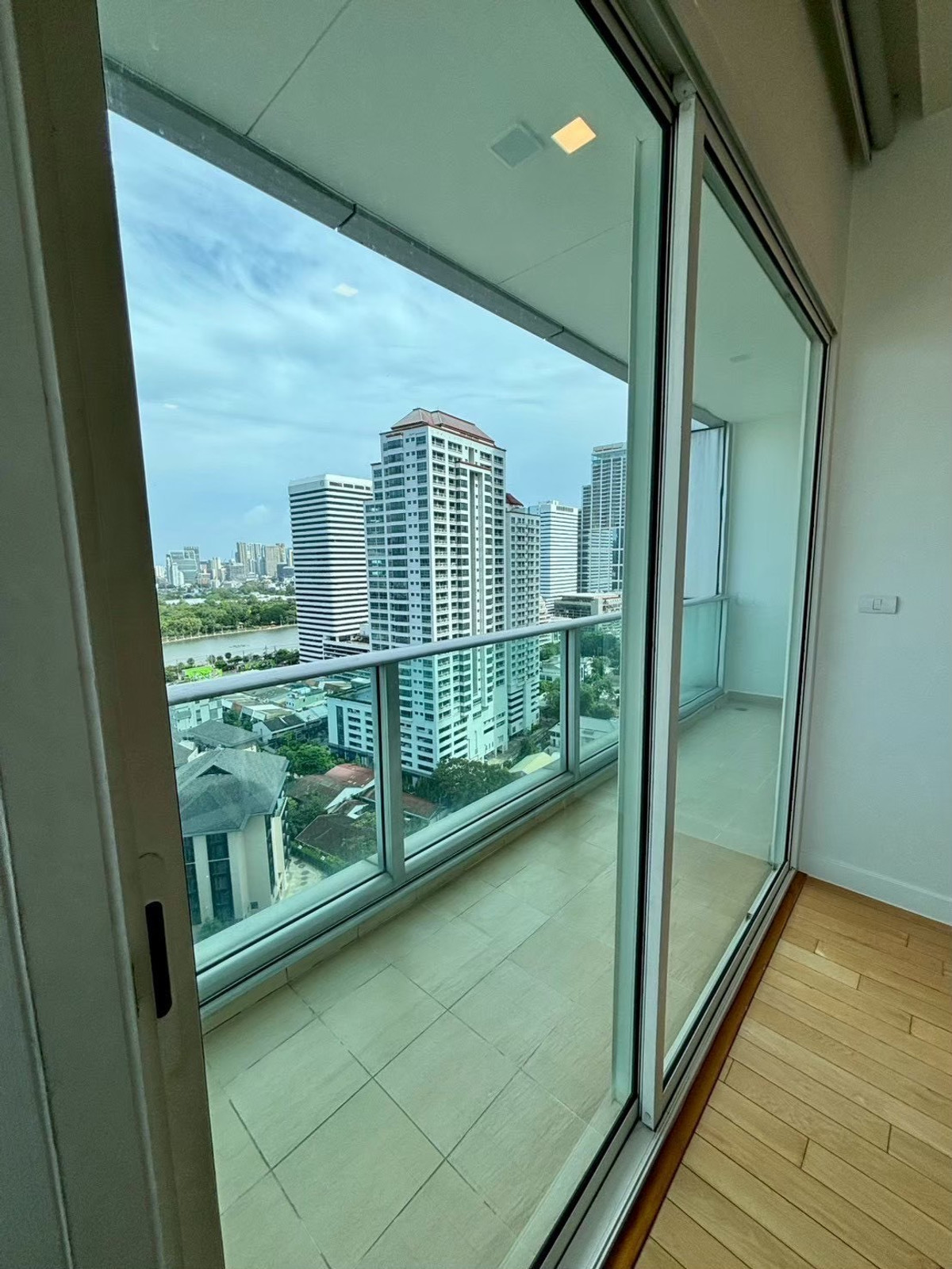 For RentCondoSukhumvit, Asoke, Thonglor : LTH14648 – Condo for Rent | Millennium Residence | 192.95 sqm | 3 Beds 4 Baths | Near BTS Asoke | 120K/Month | Condo for rent Millennium Residence