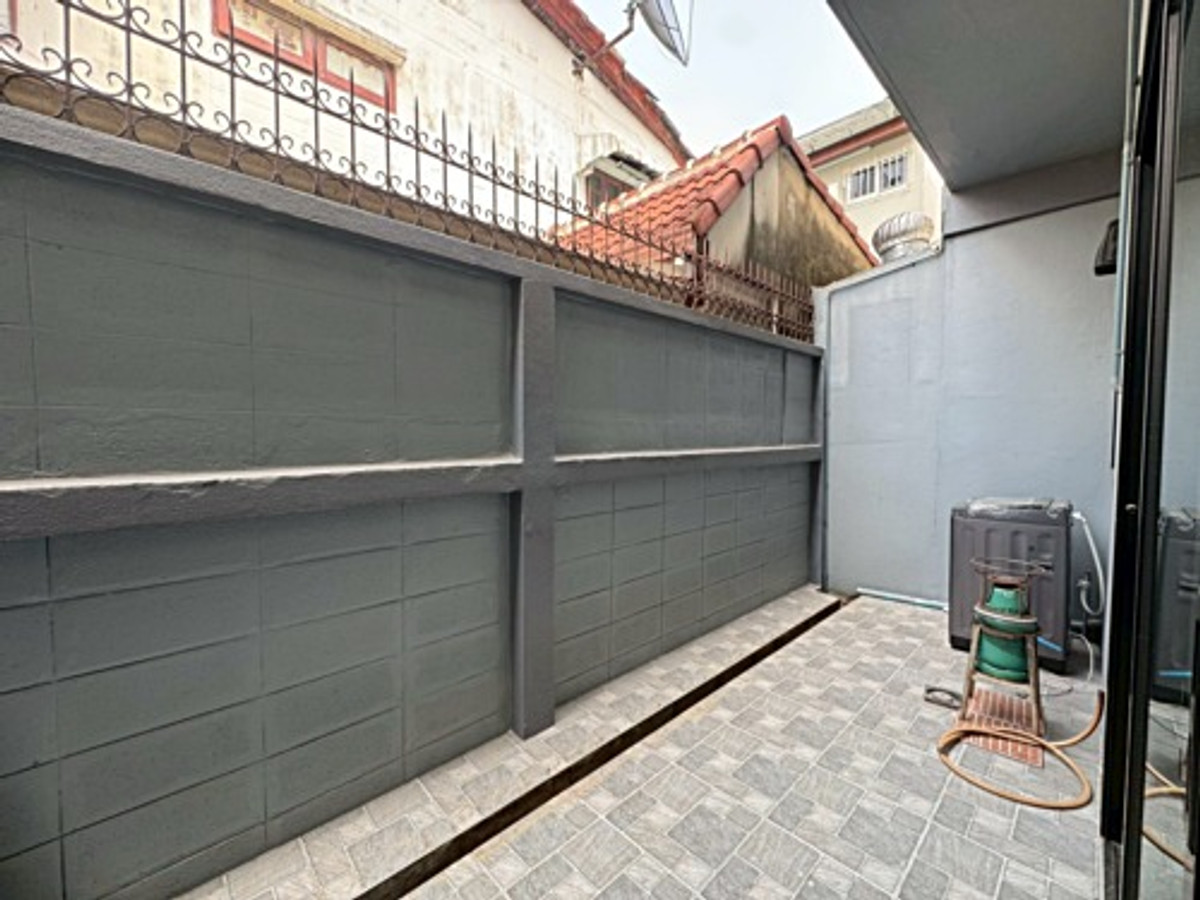 For RentTownhomeSamut Prakan,Samrong : Townhouse for rent, Soi Sukhumvit 72, prime location! Near BTS Bearing, only 450 meters! (N.2022)