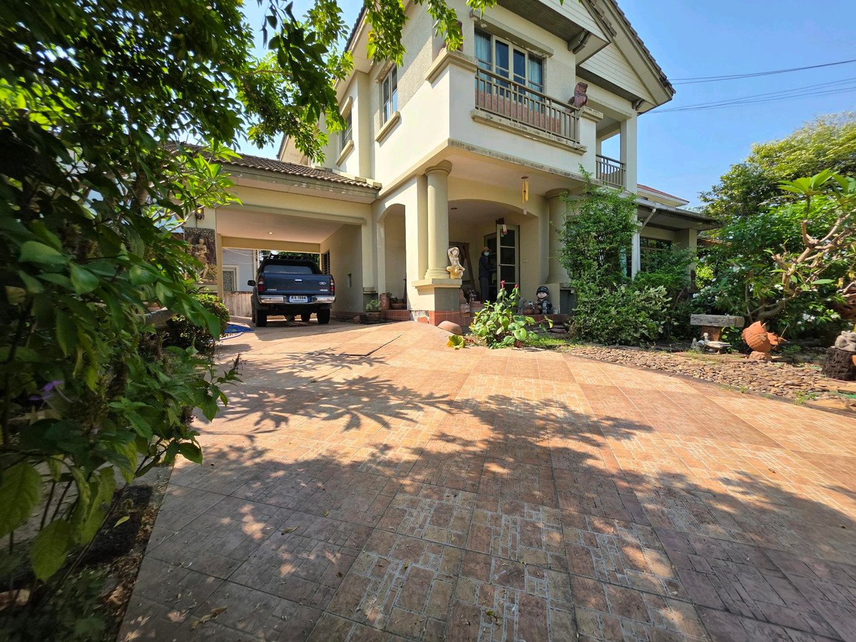 For SaleHouseMin Buri, Romklao : Urgent sale! Single house in Chaiyaphruek 1 Village, Khum Klao Road. Extra large plot