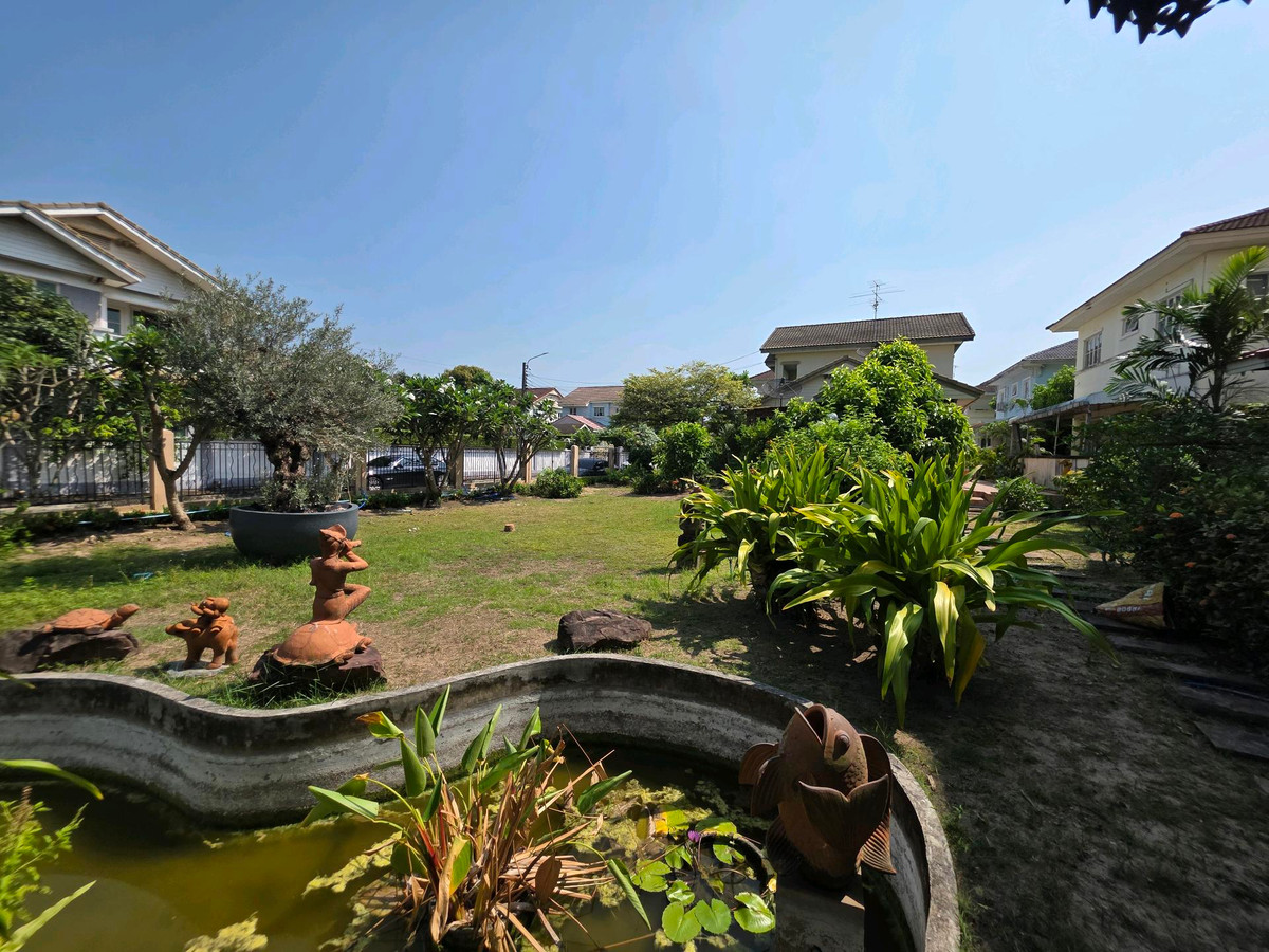 For SaleHouseMin Buri, Romklao : Urgent sale! Single house in Chaiyaphruek 1 Village, Khum Klao Road. Extra large plot