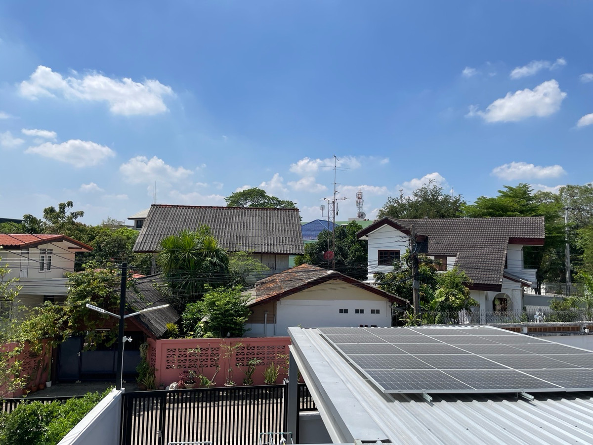 ขายบ้านเกษตร นวมินทร์ ลาดปลาเค้า : ขายบ้าน นวมินทร์ 24 บ้านเดี่ยวนวมินทร์ จอดรถ 5 คัน แถมโซล่าเซลล์ ประหยัดค่าไฟ