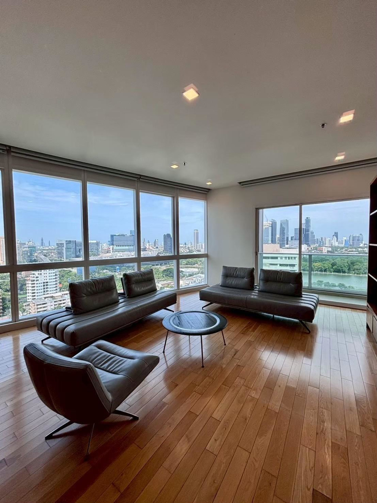 For RentCondoSukhumvit, Asoke, Thonglor : LTH14648 – Condo for Rent | Millennium Residence | 192.95 sqm | 3 Beds 4 Baths | Near BTS Asoke | 120K/Month | Condo for rent Millennium Residence
