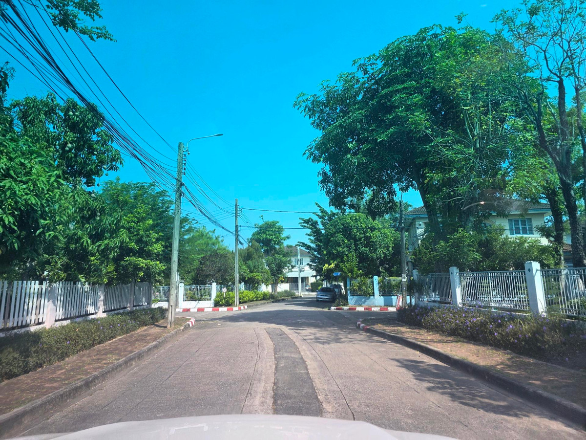 For SaleHouseMin Buri, Romklao : Urgent sale! Single house in Chaiyaphruek 1 Village, Khum Klao Road. Extra large plot