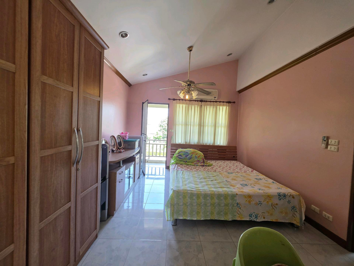 For SaleHouseMin Buri, Romklao : Urgent sale! Single house in Chaiyaphruek 1 Village, Khum Klao Road. Extra large plot