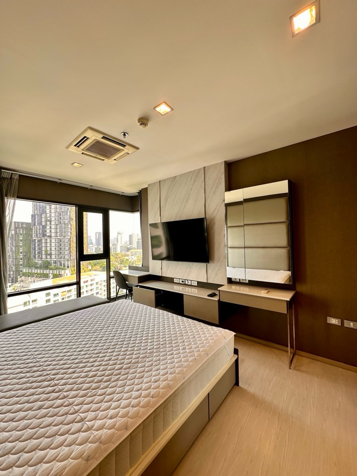 For SaleCondoSukhumvit, Asoke, Thonglor : Built-in, fully decorated, ready to move in. Not hot in the afternoon sun, beautiful view, 149,000 per sq m.