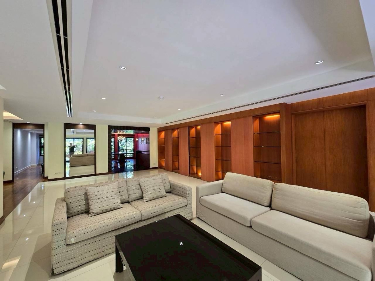 For RentCondoSathorn, Narathiwat : ✨ Supreme Residence – in the heart of Nang Linchi ✨ The largest room in the project With a private garden and more than 400 sq m of usable space.