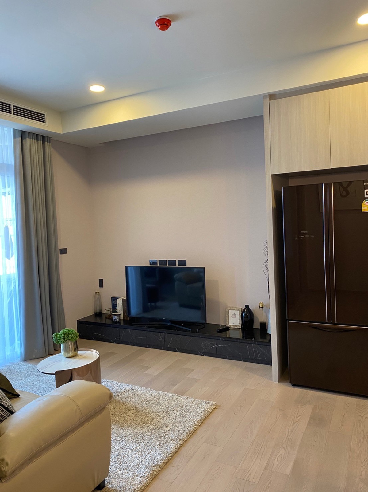 For RentCondoSukhumvit, Asoke, Thonglor : 🏙 For Rent – ​​Siamese Exclusive 42, a luxury condo in the heart of Sukhumvit, near BTS Ekkamai, very convenient to travel.