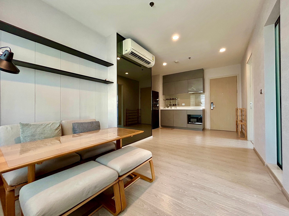 For RentCondoRama9, Petchburi, RCA : Condo for rent RHYTHM Asoke 2 near MRT Rama 9.