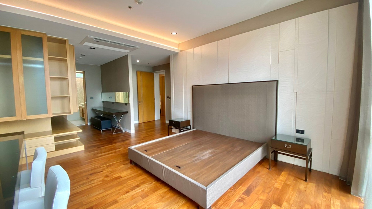 For RentCondoSukhumvit, Asoke, Thonglor : Condo for rent Domus 18, 3 bedrooms, 250 sq m, Sukhumvit-Asoke area, near BTS Asoke.
