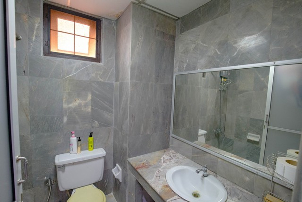 For RentTownhomePattanakan, Srinakarin : HR3284 Warathorn Ville Phatthanakan 44, 4-story house for rent, lots of space, convenient parking, near the expressway and Triam Udom Phatthanakan.