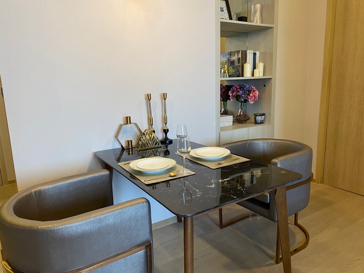 For RentCondoSukhumvit, Asoke, Thonglor : 🏙 For Rent – ​​Siamese Exclusive 42, a luxury condo in the heart of Sukhumvit, near BTS Ekkamai, very convenient to travel.