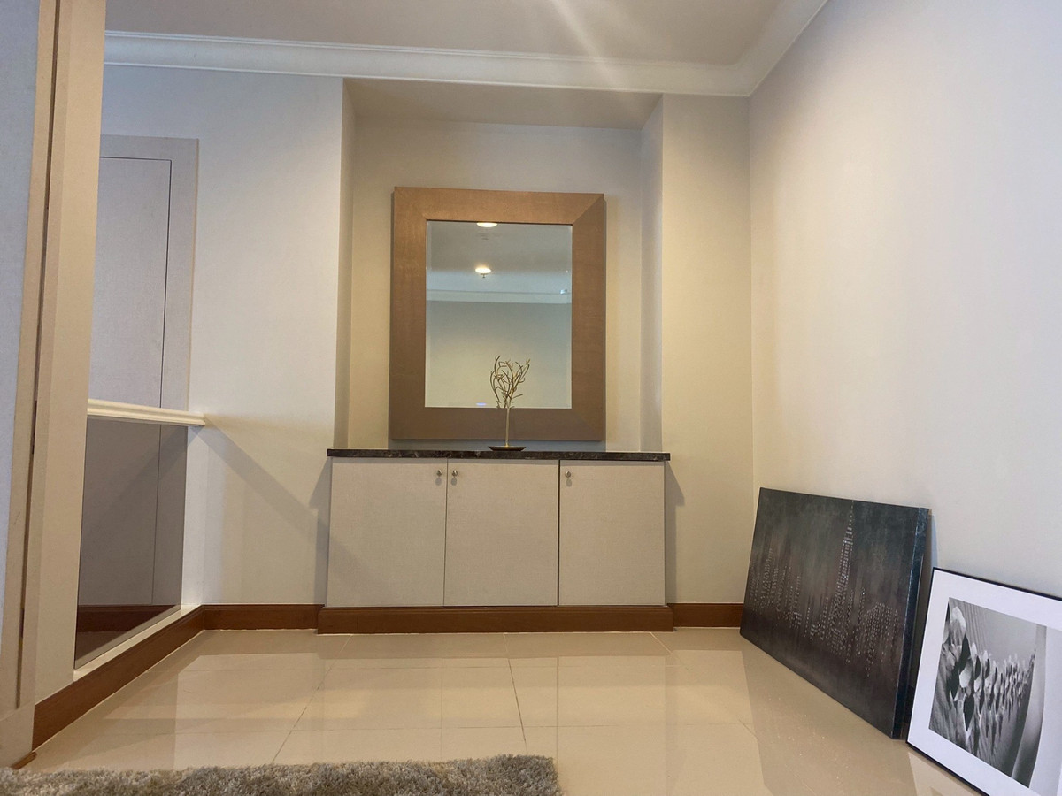For RentCondoSukhumvit, Asoke, Thonglor : 🏙️ Condo for Rent 🐶 Pet Friendly – G.P. Grande Tower 🐱 A spacious and airy living room, offering a comfortable home-like living experience. ✨
