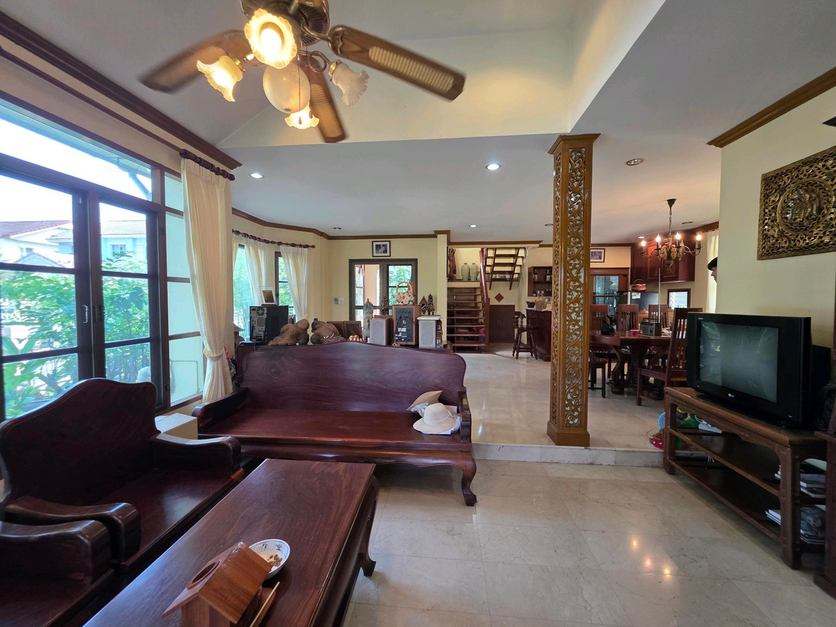 For SaleHouseMin Buri, Romklao : Urgent sale! Single house in Chaiyaphruek 1 Village, Khum Klao Road. Extra large plot