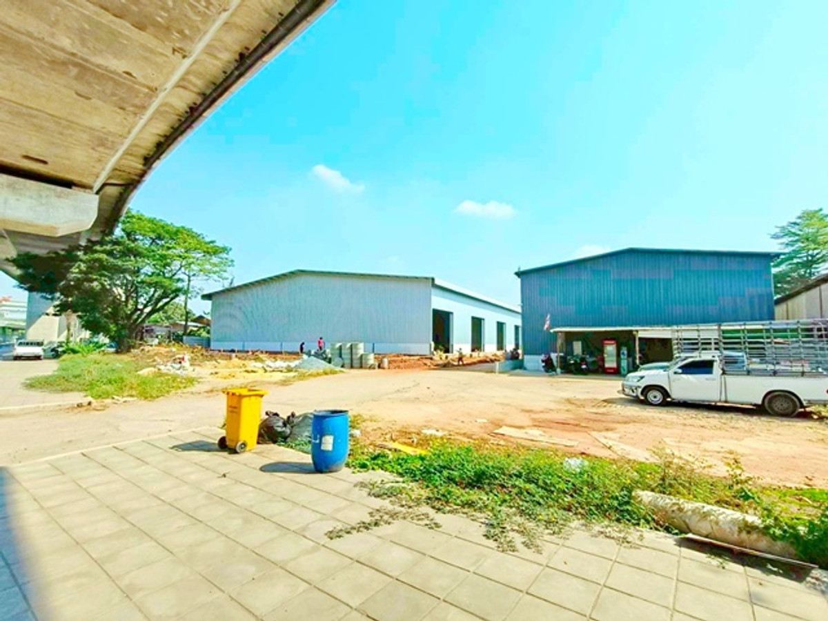 For RentWarehouseRama 2, Bang Khun Thian : Central Rama2 3km near Samae Dam Market 1.3 km. New warehouse or factory for rent 1 bath 1 bed loca