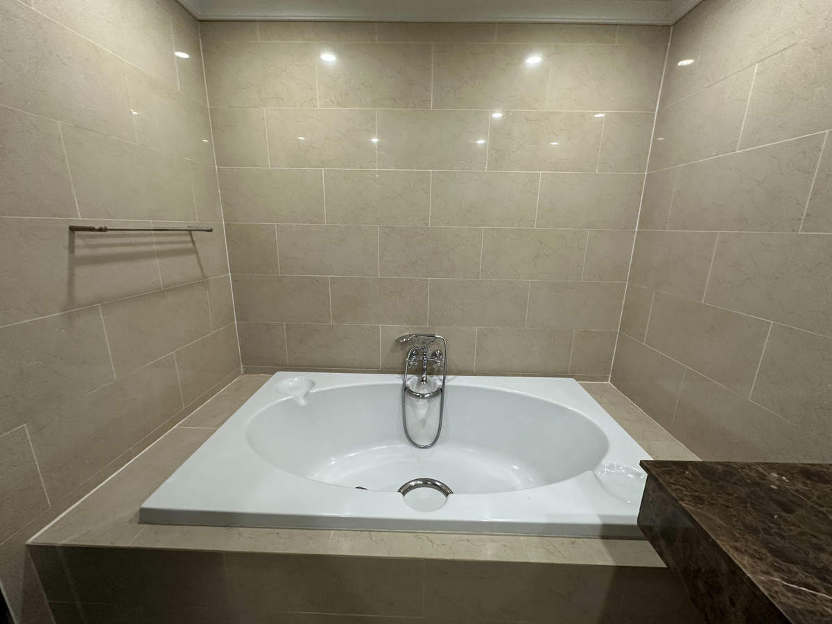 For RentCondoSukhumvit, Asoke, Thonglor : For rent: The Cadogan Private Residence, wide space, very good price, in the heart of the city, convenient to travel.