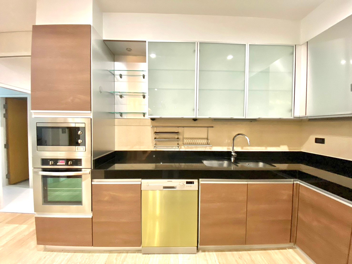 For RentCondoSukhumvit, Asoke, Thonglor : Condo for rent Domus 18, 3 bedrooms, 250 sq m, Sukhumvit-Asoke area, near BTS Asoke.