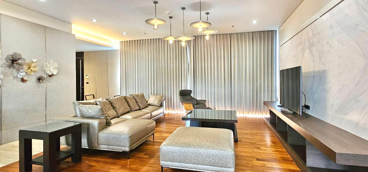 For RentCondoSukhumvit, Asoke, Thonglor : Condo for rent Domus 18, 3 bedrooms, 250 sq m, Sukhumvit-Asoke area, near BTS Asoke.