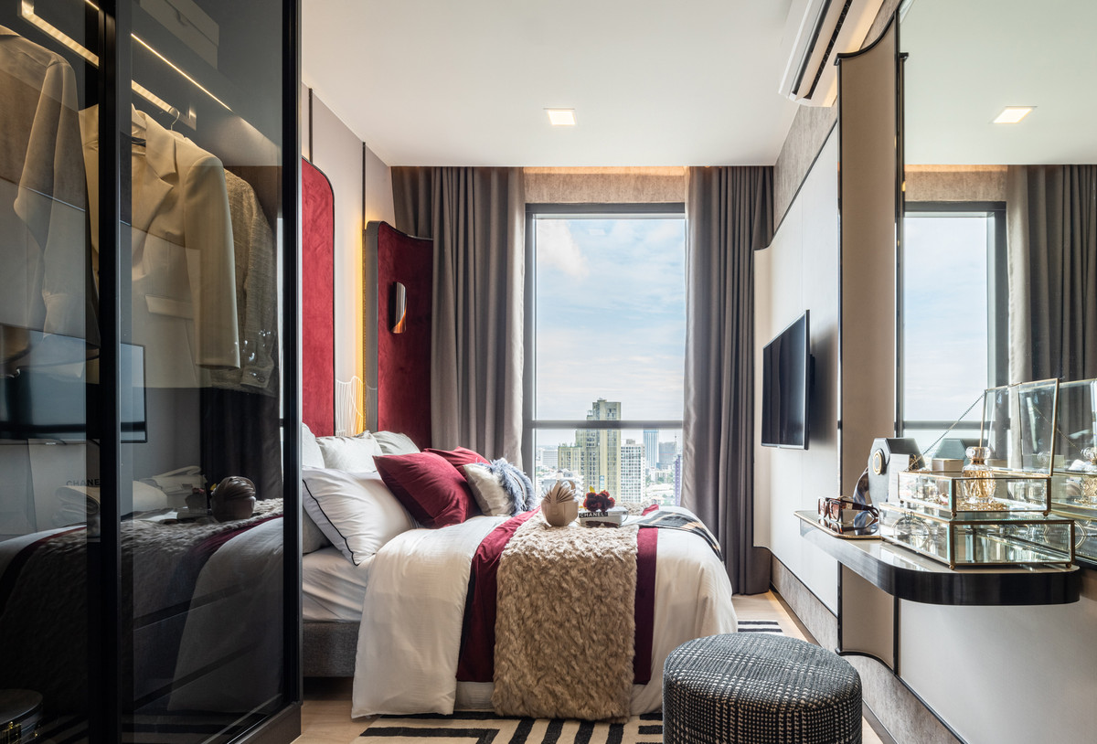 For SaleCondoSapankwai,Jatujak : ✨ Modern Living near the garden, new condo with special promotions Get a discount of up to 1 million baht, starting at just 3.66 million baht.