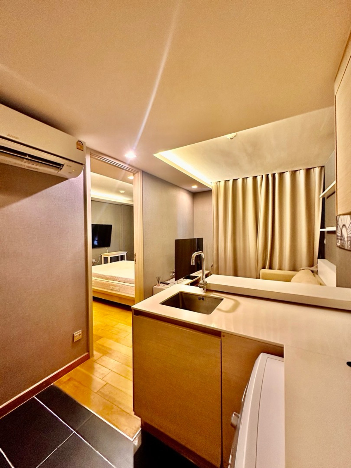 For SaleCondoSukhumvit, Asoke, Thonglor : Fully furnished, ready to move in, quiet, balcony actually usable, 2 ways to enter and exit.