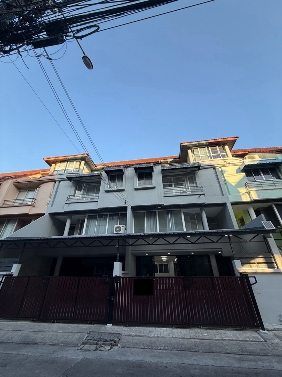 For RentTownhomeRatchadapisek, Huaikwang, Suttisan : 🔆Townhome house for rent Lat Phrao 80-Mengjai Townhome, 3 floors, 4 bedrooms, 5 bathrooms💕