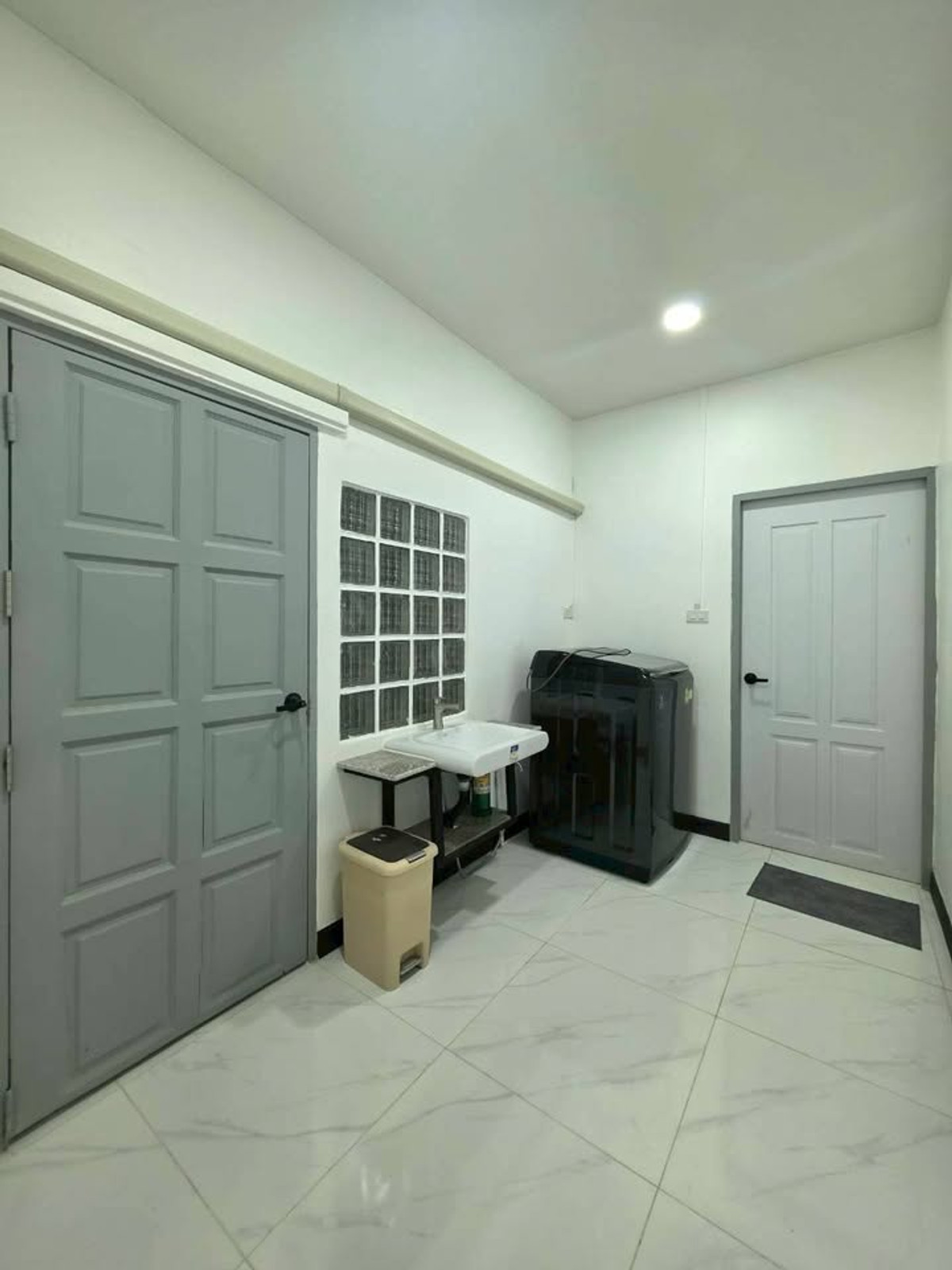 For RentHouseNonthaburi, Bang Yai, Bangbuathong : 4Bedroom House, 51 sq.wa., near MRT Saimai Station (less than 1 km walk), 3 Parking Spaces, Suitable for Company Registration