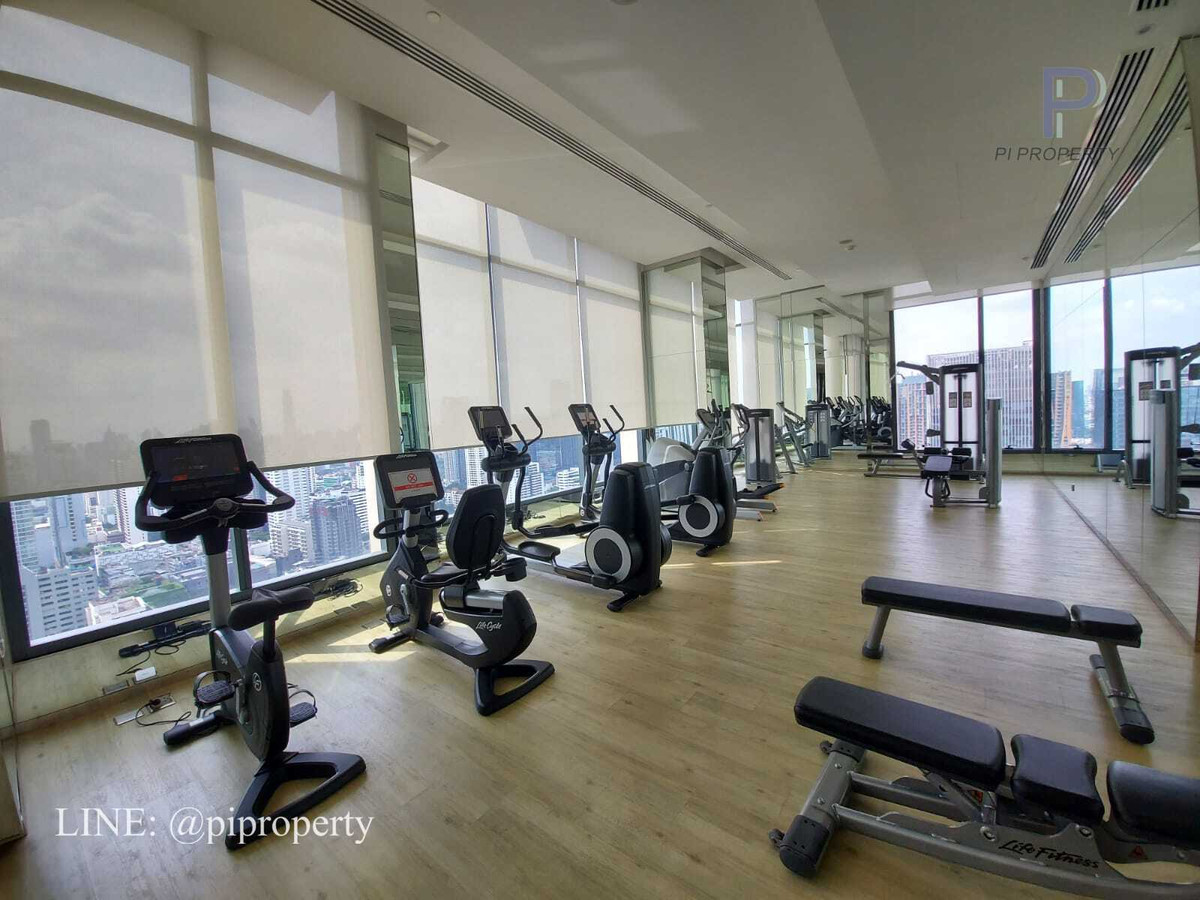 ให้เช่าคอนโดสุขุมวิท อโศก ทองหล่อ : ให้เช่าห้องชุด 1 ห้องนอน ตกแต่งครบครัน ที่ Esse Asoke ชั้นสูง หันหน้าไปทางทิศเหนือ อากาศเย็นสบาย ทำเลดีเยี่ยมในย่านอโศก ใกล้รถไฟฟ้า BTS และ MRT