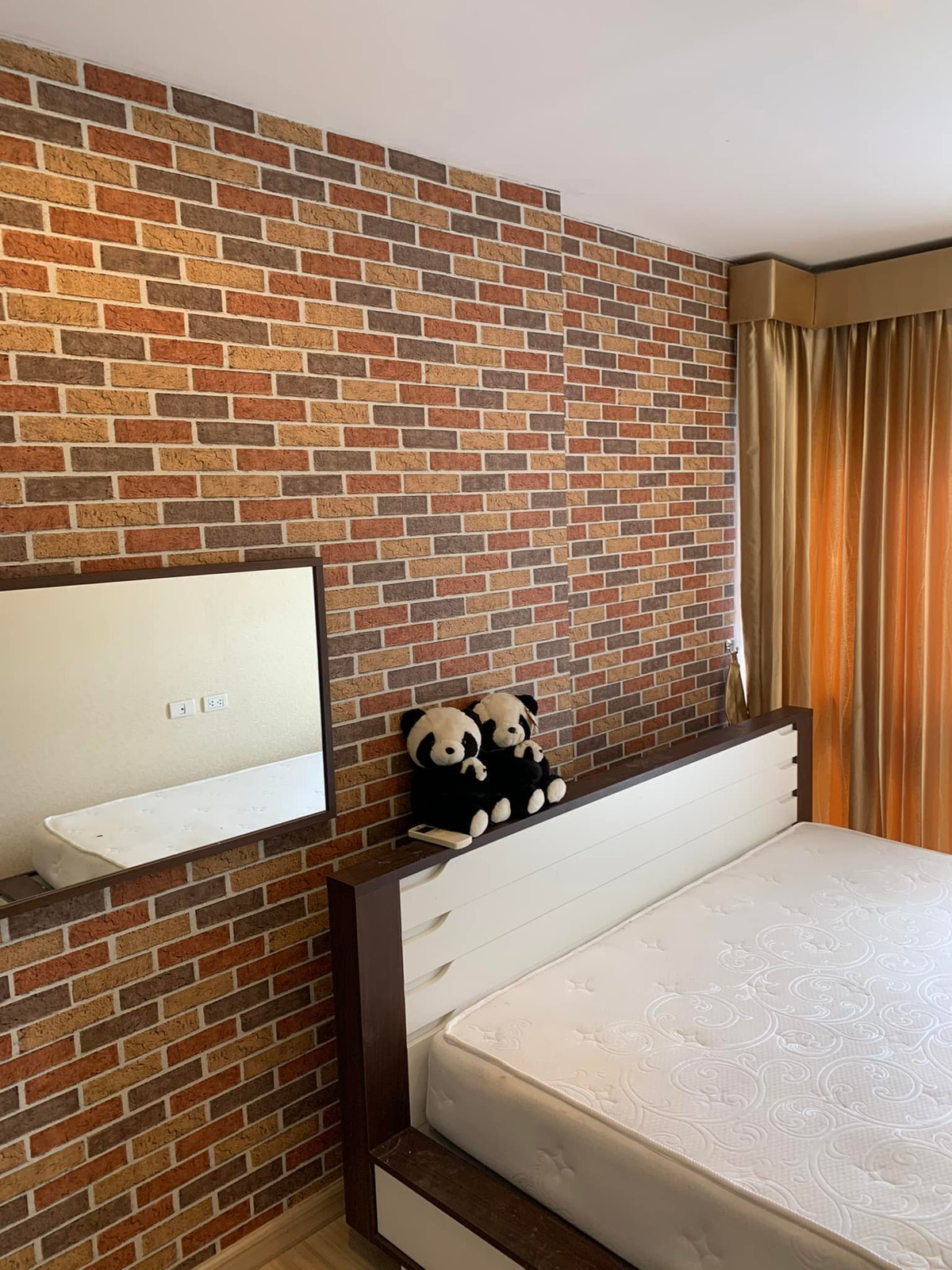 For RentCondoThaphra, Talat Phlu, Wutthakat : Bangkok Horizon Ratchada Thapra【𝐑𝐄𝐍𝐓】🔥Exposed brick wall design adds charm and style to the room.🔥 Contact Line ID: @hacondo