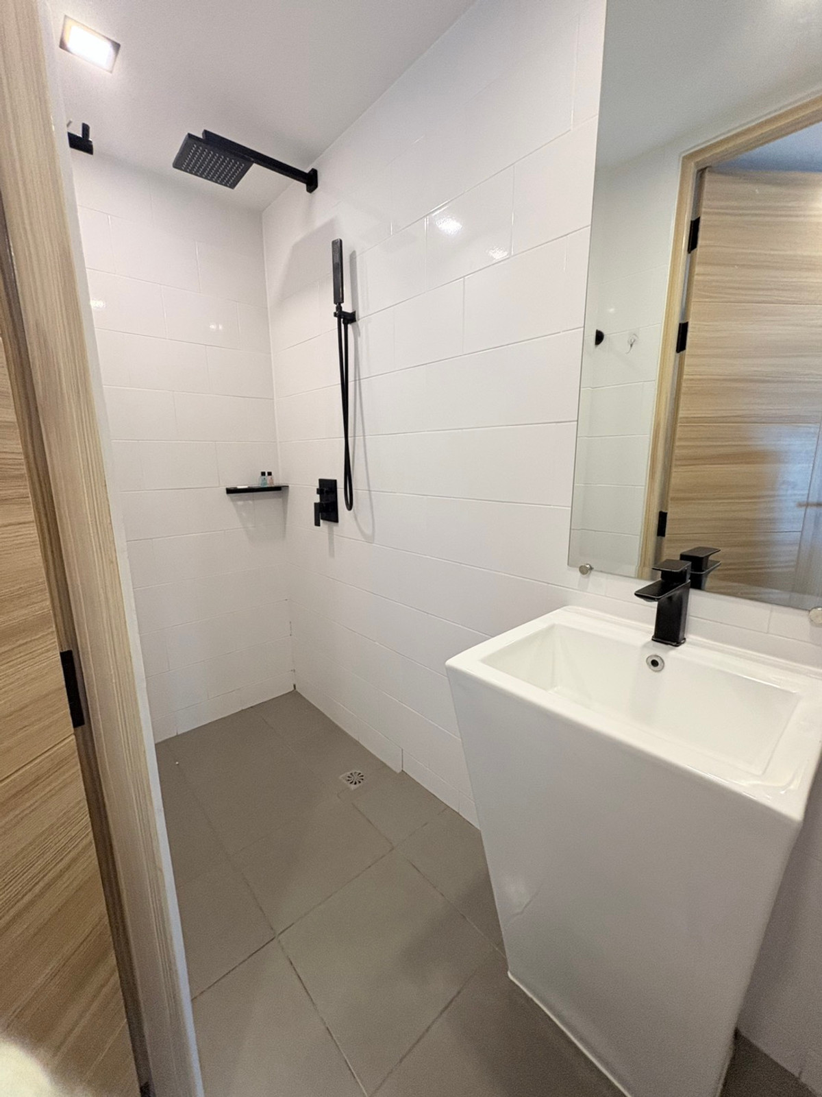 ให้เช่าคอนโดภูเก็ต : Best Price ✨ ให้เช่า Utopia Naiharn สไตล์ Loft ห้องสวยมาก วิวสระว่ายน้ำ ฟรีทำความสะอาด 1 ครั้ง/อาทิตย์