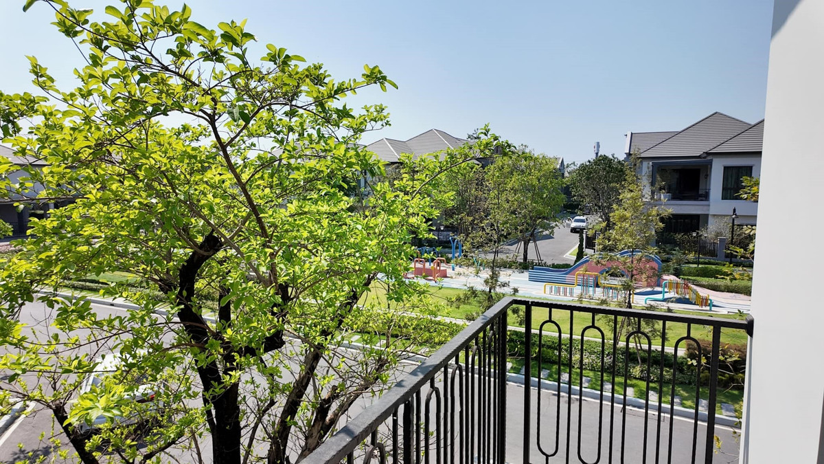 ขายบ้านปิ่นเกล้า จรัญสนิทวงศ์ : Grand Bangkok Boulevard Pinklao-Kanchana บ้านหลังมุมติดสวน ขนาดใหญ่ 620 ตร.ม. Please call: 082-894-4624