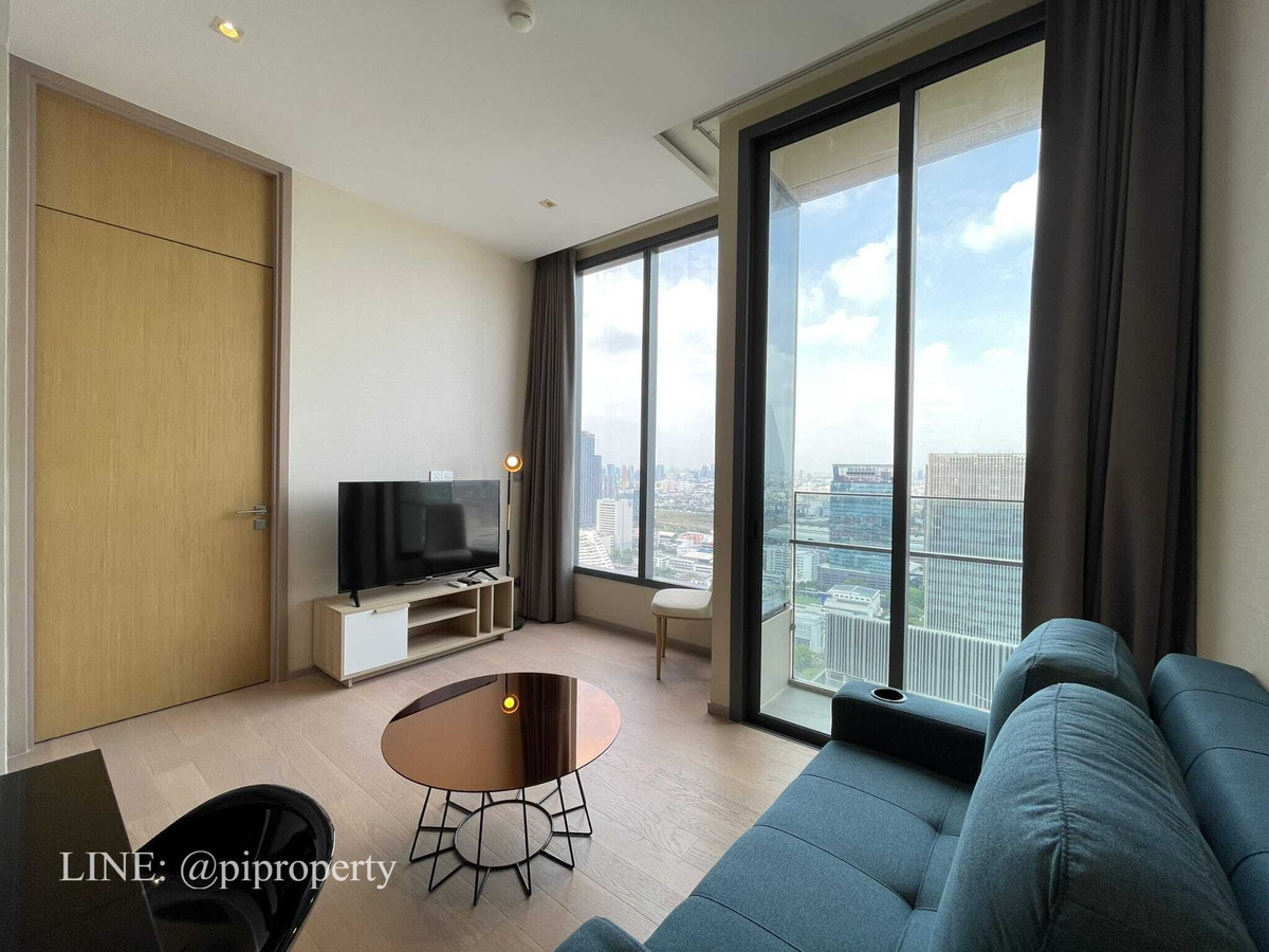 ให้เช่าคอนโดสุขุมวิท อโศก ทองหล่อ : ให้เช่าห้องชุด 1 ห้องนอน ตกแต่งครบครัน ที่ Esse Asoke ชั้นสูง หันหน้าไปทางทิศเหนือ อากาศเย็นสบาย ทำเลดีเยี่ยมในย่านอโศก ใกล้รถไฟฟ้า BTS และ MRT