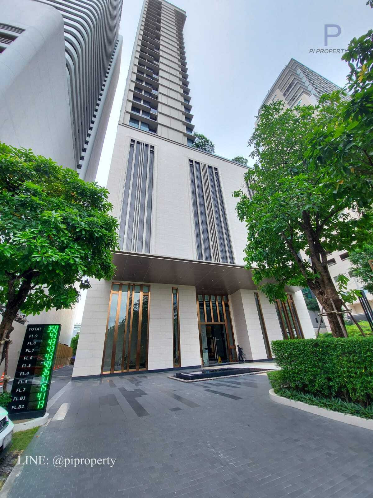 ให้เช่าคอนโดสุขุมวิท อโศก ทองหล่อ : ให้เช่าห้องชุด 1 ห้องนอน ตกแต่งครบครัน ที่ Esse Asoke ชั้นสูง หันหน้าไปทางทิศเหนือ อากาศเย็นสบาย ทำเลดีเยี่ยมในย่านอโศก ใกล้รถไฟฟ้า BTS และ MRT