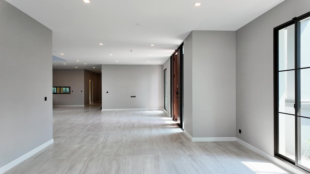 ขายบ้านปิ่นเกล้า จรัญสนิทวงศ์ : Grand Bangkok Boulevard Pinklao-Kanchana บ้านหลังมุมติดสวน ขนาดใหญ่ 620 ตร.ม. Please call: 082-894-4624