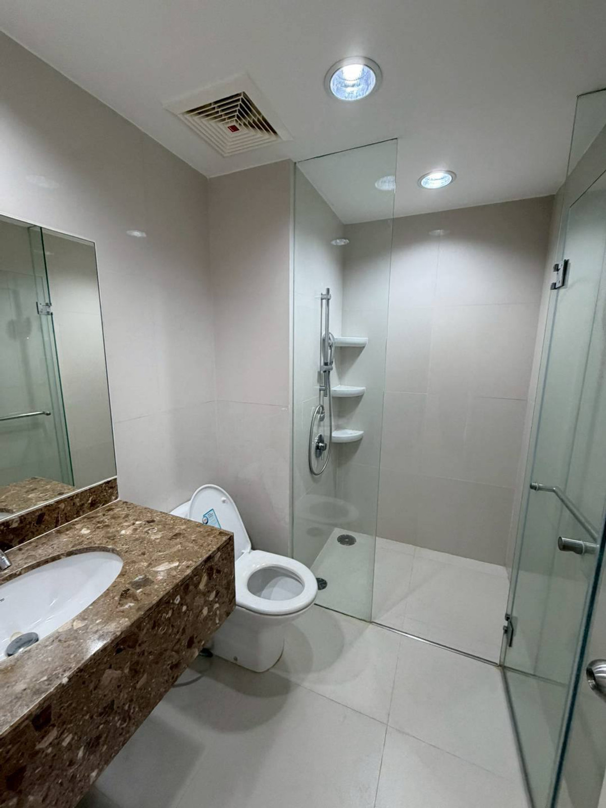 For RentCondoSiam Paragon ,Chulalongkorn,Samyan : Chamchuri Square Residence【𝐑𝐄𝐍𝐓】🔥A room with a sleek, luxurious design and a classic feel; every corner looks expensive!🔥 Contact Line ID: @hacondo