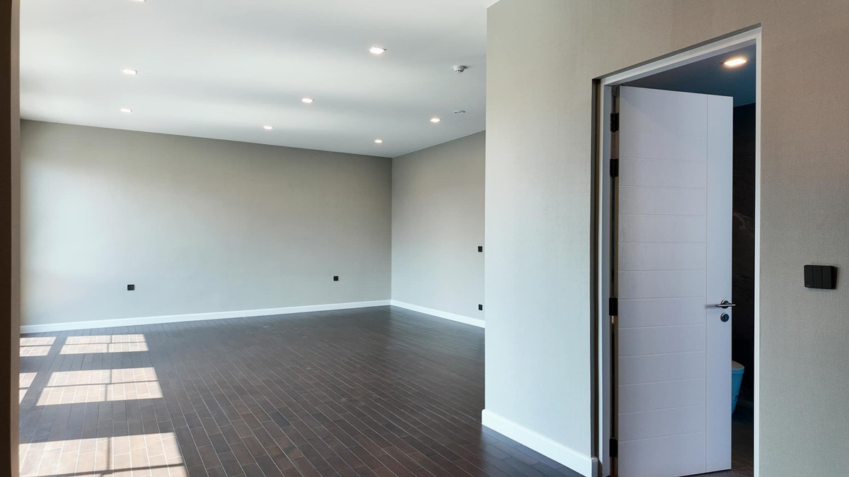 ขายบ้านปิ่นเกล้า จรัญสนิทวงศ์ : Grand Bangkok Boulevard Pinklao-Kanchana บ้านหลังมุมติดสวน ขนาดใหญ่ 620 ตร.ม. Please call: 082-894-4624