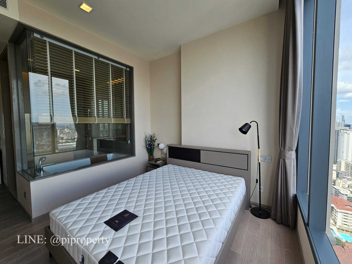 ให้เช่าคอนโดสุขุมวิท อโศก ทองหล่อ : ให้เช่าห้องชุด 1 ห้องนอน ตกแต่งครบครัน ที่ Esse Asoke ชั้นสูง หันหน้าไปทางทิศเหนือ อากาศเย็นสบาย ทำเลดีเยี่ยมในย่านอโศก ใกล้รถไฟฟ้า BTS และ MRT