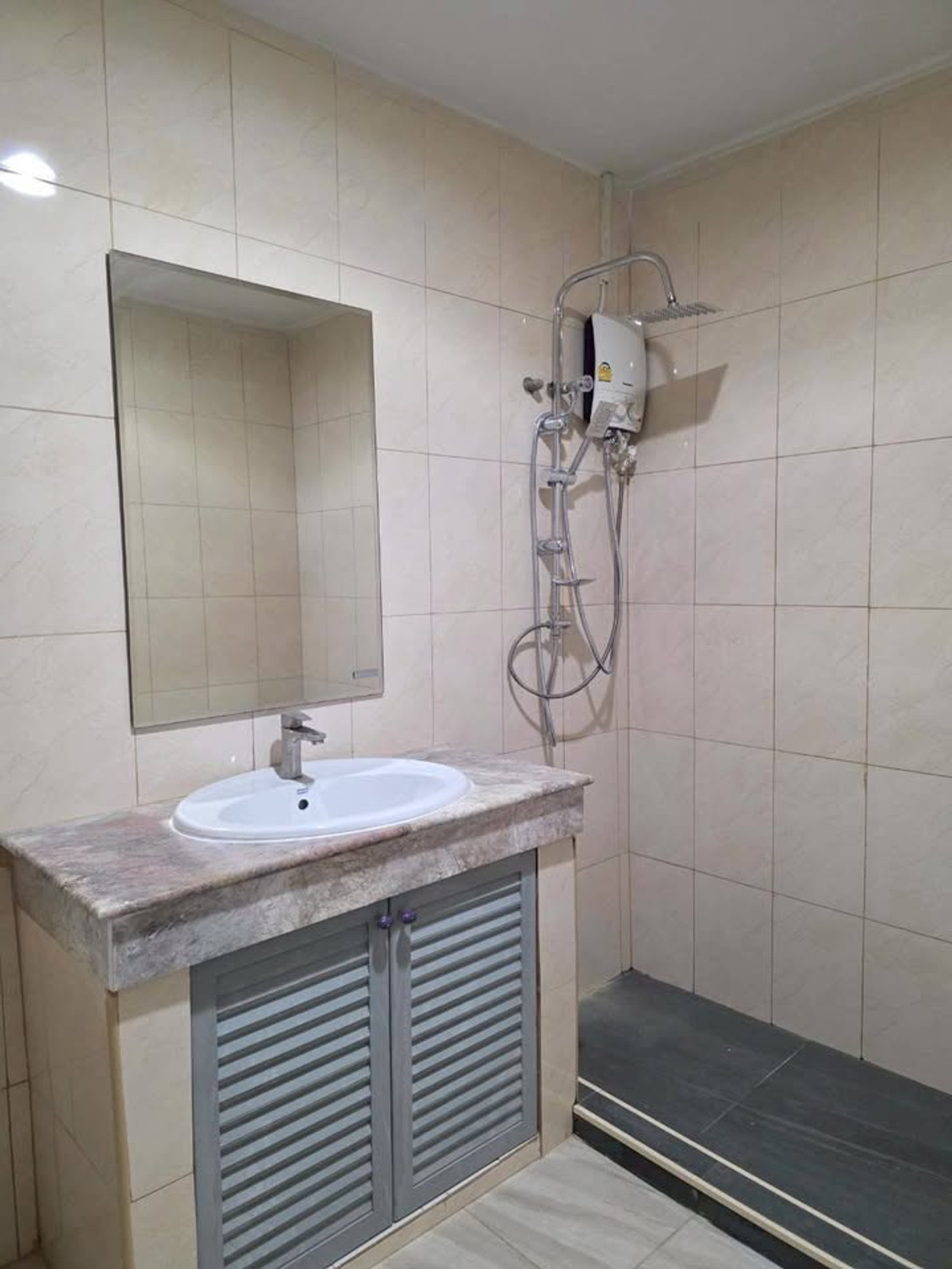 For RentHouseNonthaburi, Bang Yai, Bangbuathong : 4Bedroom House, 51 sq.wa., near MRT Saimai Station (less than 1 km walk), 3 Parking Spaces, Suitable for Company Registration