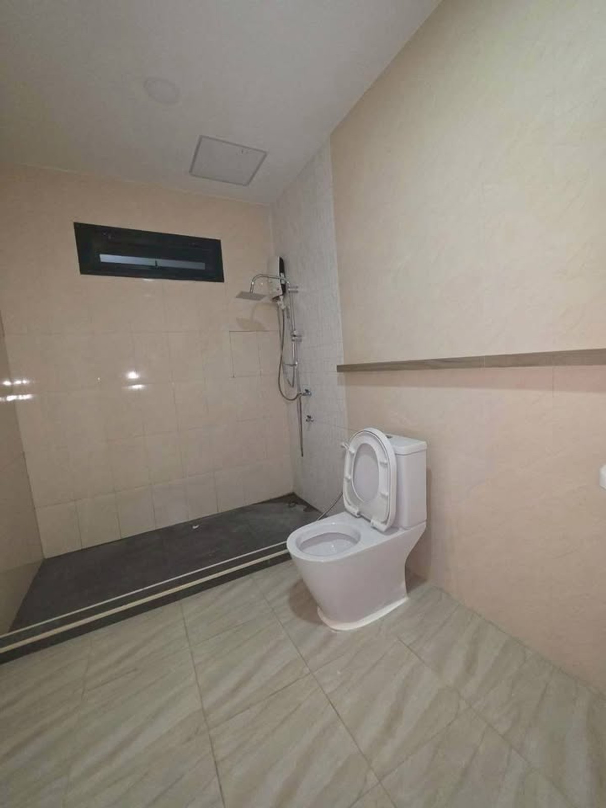 For RentHouseNonthaburi, Bang Yai, Bangbuathong : 4Bedroom House, 51 sq.wa., near MRT Saimai Station (less than 1 km walk), 3 Parking Spaces, Suitable for Company Registration
