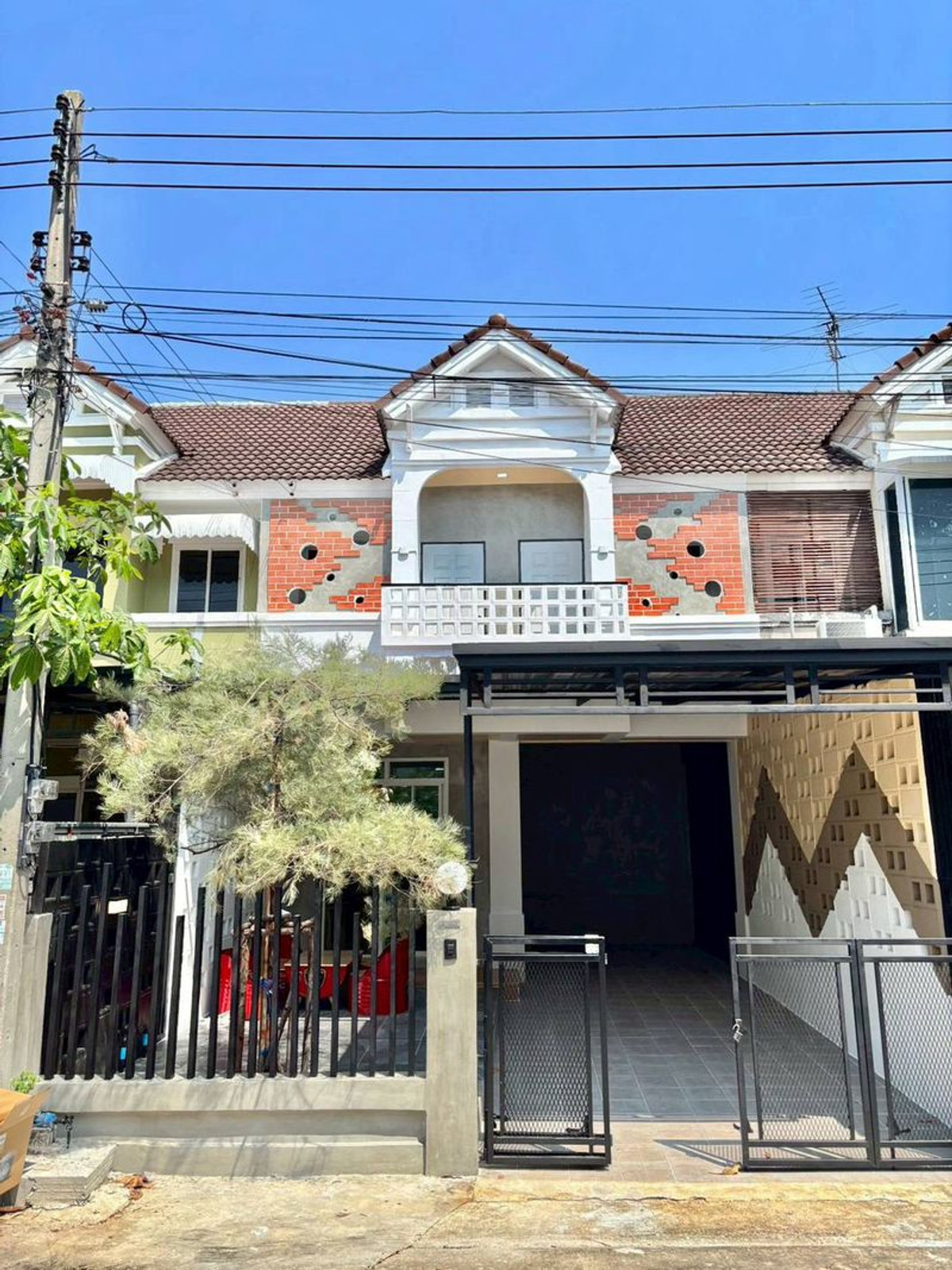 For SaleTownhomePathum Thani,Rangsit, Thammasat : 2-story townhouse for sale, Piyawararom Village, Khlong 4, area 24 square wah, 3 bedrooms, Bueng Yitho Subdistrict, Thanyaburi District, Pathum Thani Province.