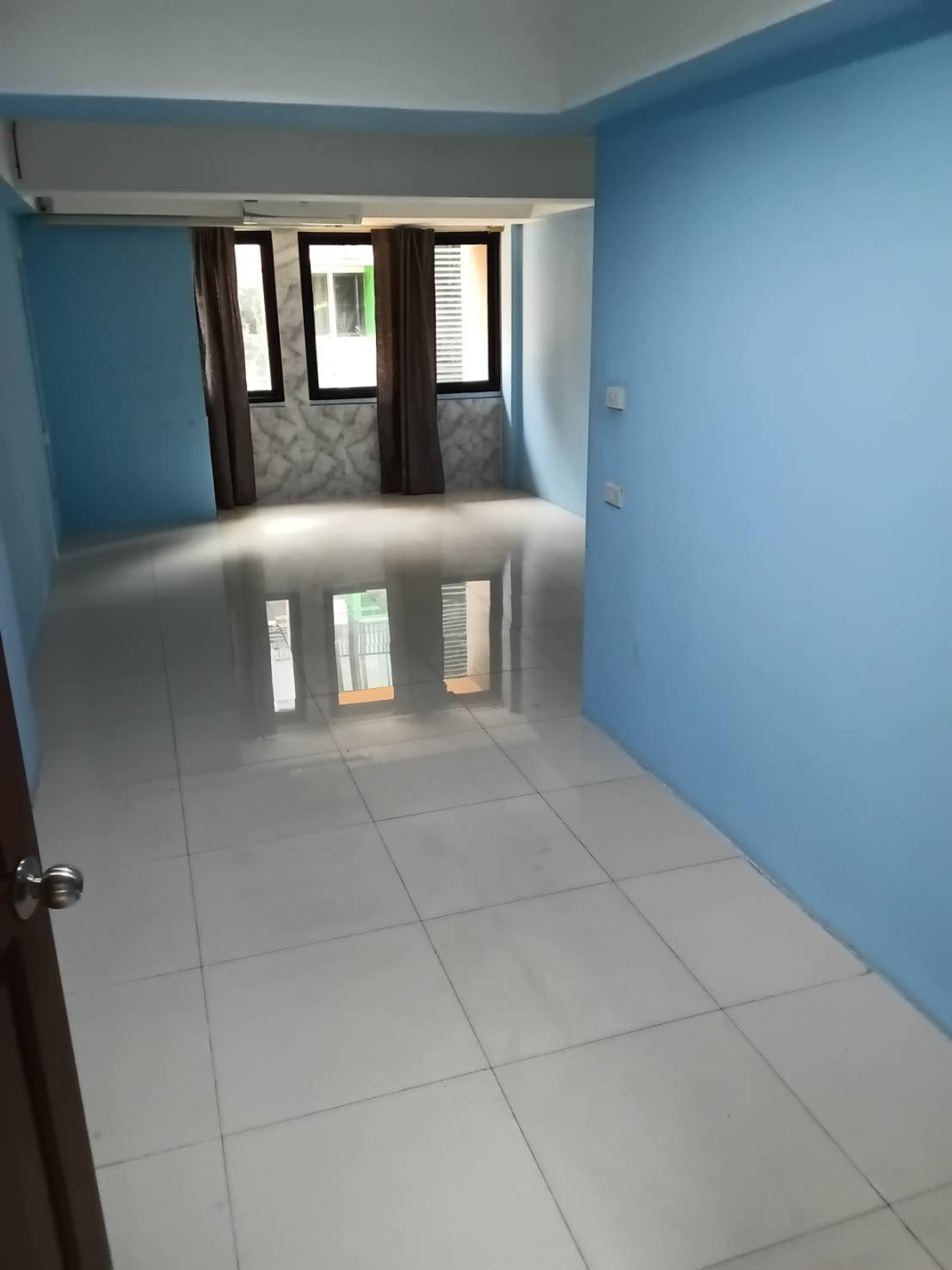 ให้เช่าโกดังราชเทวี พญาไท : Townhouse 5 floors x 40 sq.m. 中 日 Please add LINE ID @806qphgn o8415o5483