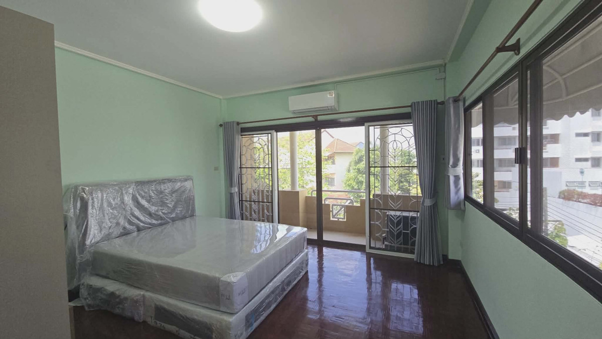 ให้เช่าบ้านมีนบุรี-ร่มเกล้า : ให้เช่าทาวน์เฮ้าส์รีโนเวทใหม่ หมู่บ้านสัมมากร รามคำแหง 112 ติดสัมมากร เพลส รามคำแหง 