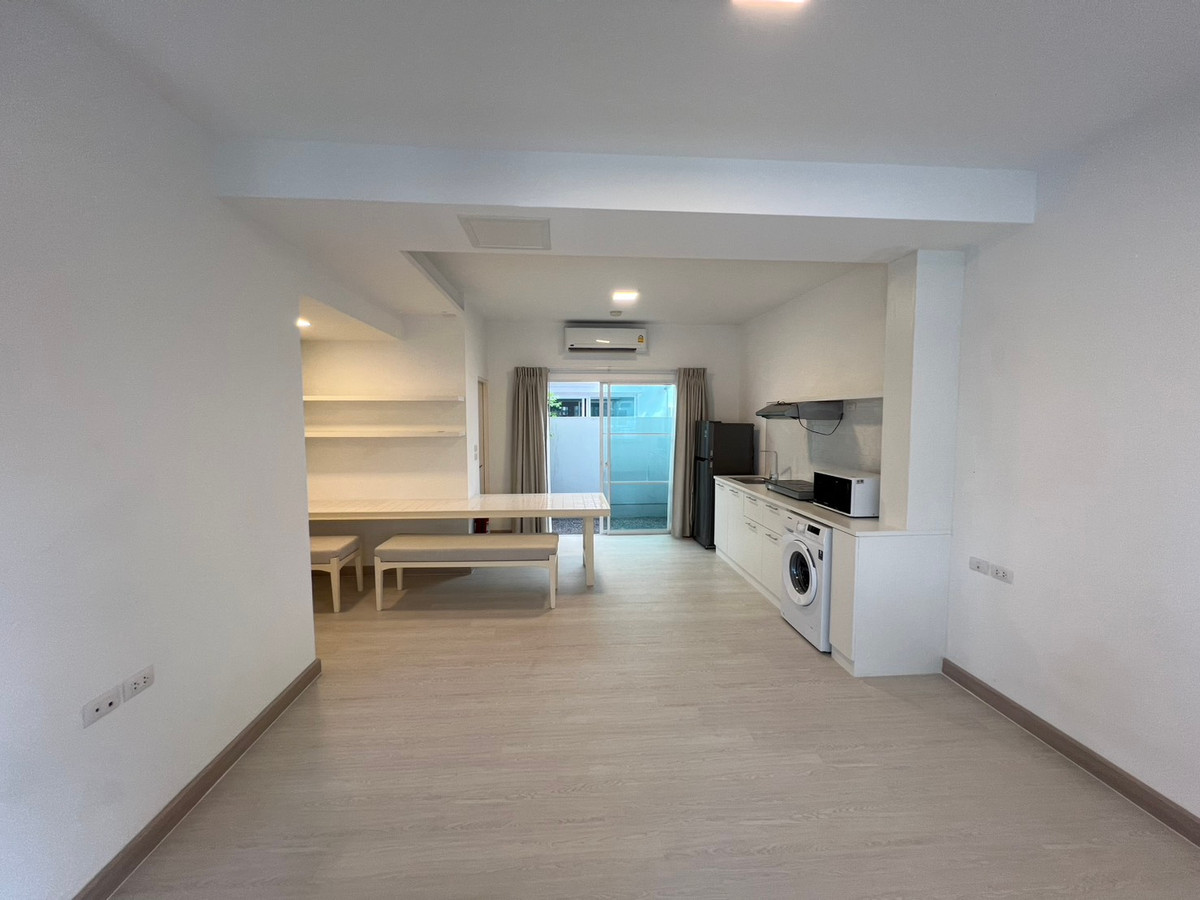 For SaleTownhomeBangna, Bearing, Lasalle : P-2977 Urgent sale!  Indy 4 Bangna KM.7, ready to move in, good location, near MEGA Bangna.