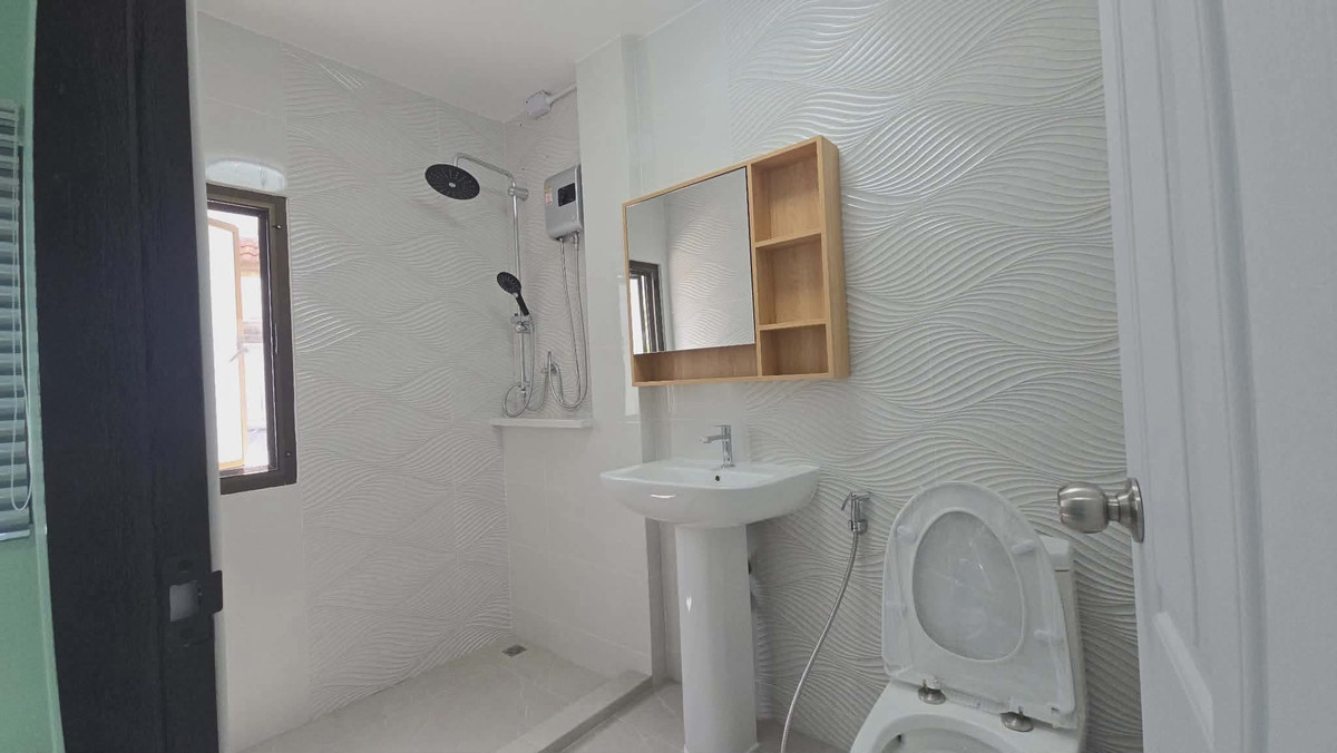 ให้เช่าบ้านมีนบุรี-ร่มเกล้า : ให้เช่าทาวน์เฮ้าส์รีโนเวทใหม่ หมู่บ้านสัมมากร รามคำแหง 112 ติดสัมมากร เพลส รามคำแหง 