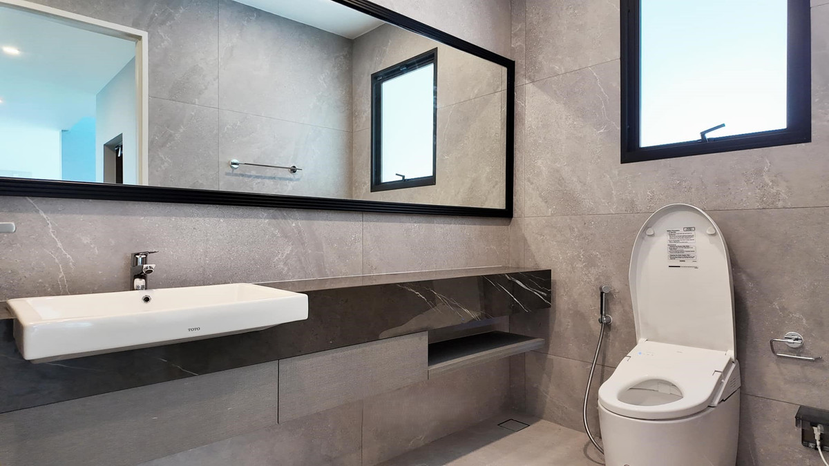 ขายบ้านปิ่นเกล้า จรัญสนิทวงศ์ : Grand Bangkok Boulevard Pinklao-Kanchana บ้านหลังมุมติดสวน ขนาดใหญ่ 620 ตร.ม. Please call: 082-894-4624