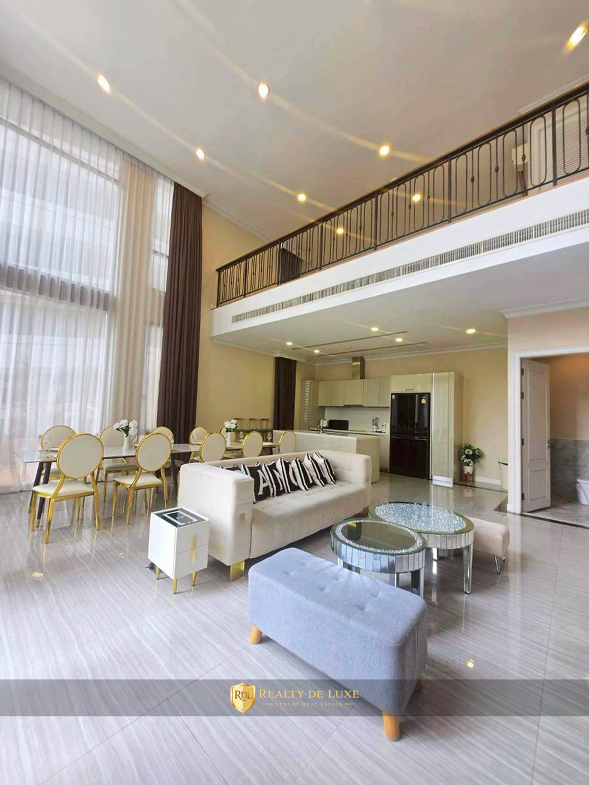 For RentHouseSukhumvit, Asoke, Thonglor : 𝐉𝐘-𝐇𝐑𝟒𝟗𝟔 - 𝐋𝐮𝐱𝐮𝐫𝐢𝐨𝐮𝐬 𝟔𝟖𝟎 𝐬𝐪.𝐦 𝐝𝐞𝐭𝐚𝐜𝐡𝐞𝐝 𝐡𝐨𝐮𝐬𝐞 𝐟𝐨𝐫 𝐫𝐞𝐧𝐭 𝐢𝐧 𝐓𝐡𝐨𝐧𝐠𝐥𝐨𝐫. 𝟒 𝐛𝐞𝐝𝐫𝐨𝐨𝐦𝐬. 𝐂𝐨𝐧𝐯𝐞𝐧𝐢𝐞𝐧𝐭𝐥𝐲 𝐥𝐨𝐜𝐚𝐭𝐞𝐝 𝐧𝐞𝐚𝐫 𝐁𝐓𝐒