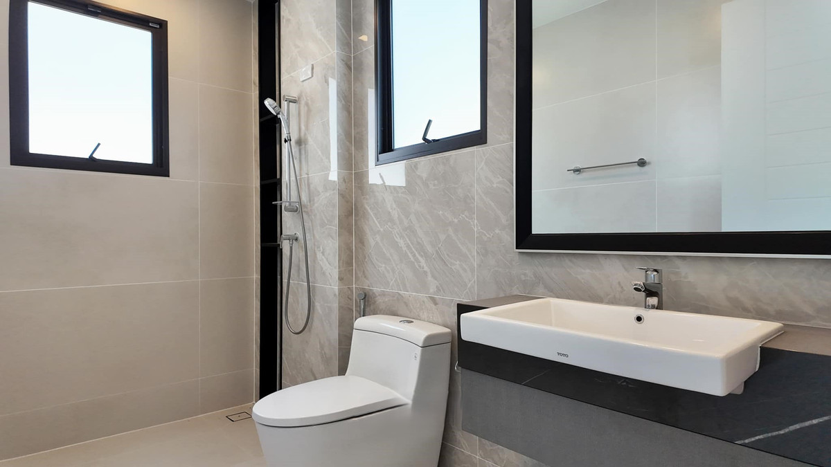 ขายบ้านปิ่นเกล้า จรัญสนิทวงศ์ : Grand Bangkok Boulevard Pinklao-Kanchana บ้านหลังมุมติดสวน ขนาดใหญ่ 620 ตร.ม. Please call: 082-894-4624