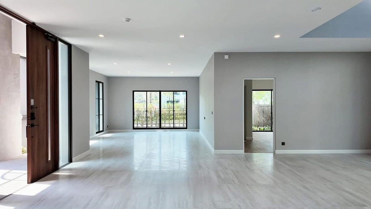 ขายบ้านปิ่นเกล้า จรัญสนิทวงศ์ : Grand Bangkok Boulevard Pinklao-Kanchana บ้านหลังมุมติดสวน ขนาดใหญ่ 620 ตร.ม. Please call: 082-894-4624