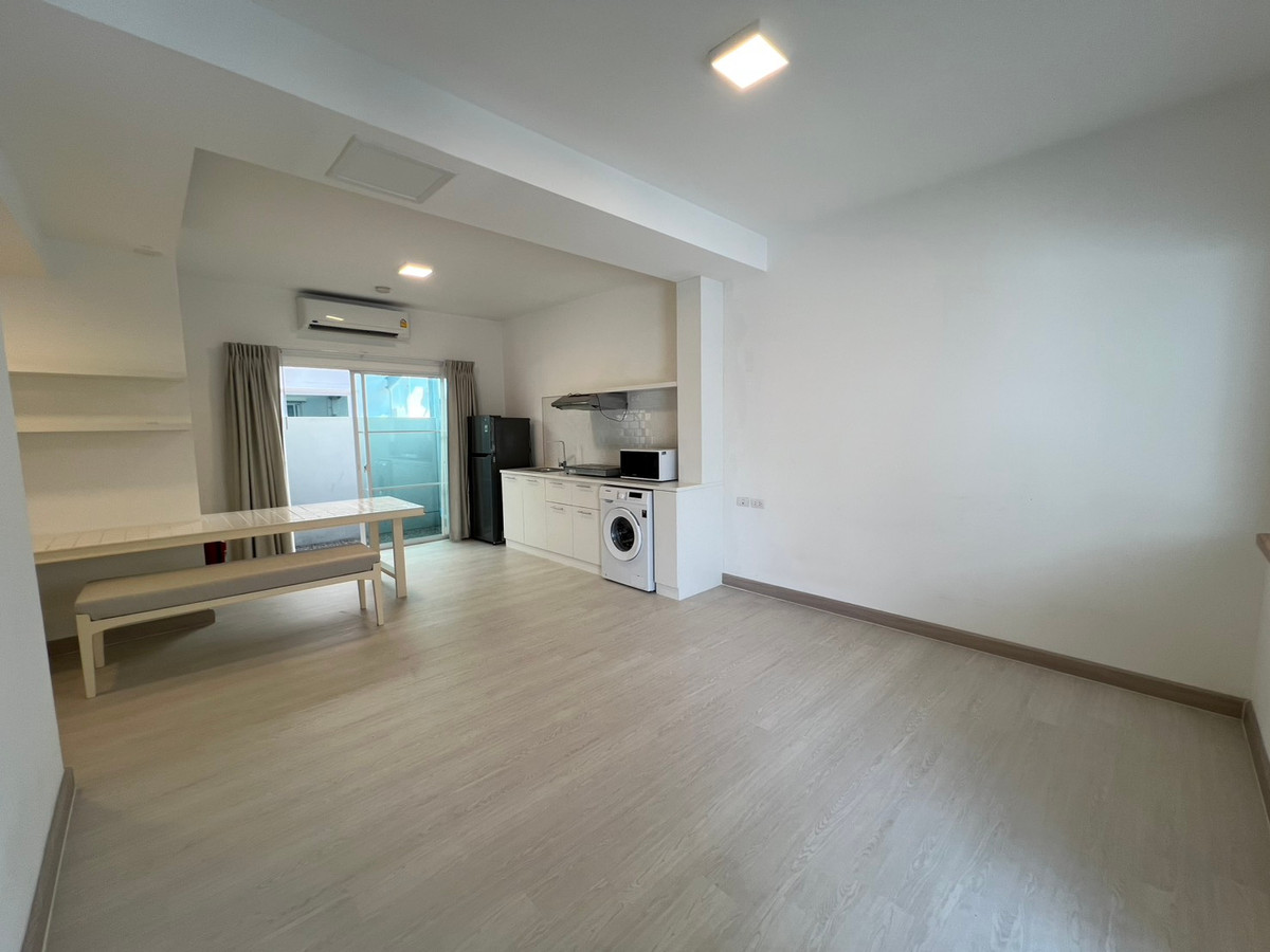 For SaleTownhomeBangna, Bearing, Lasalle : P-2977 Urgent sale!  Indy 4 Bangna KM.7, ready to move in, good location, near MEGA Bangna.