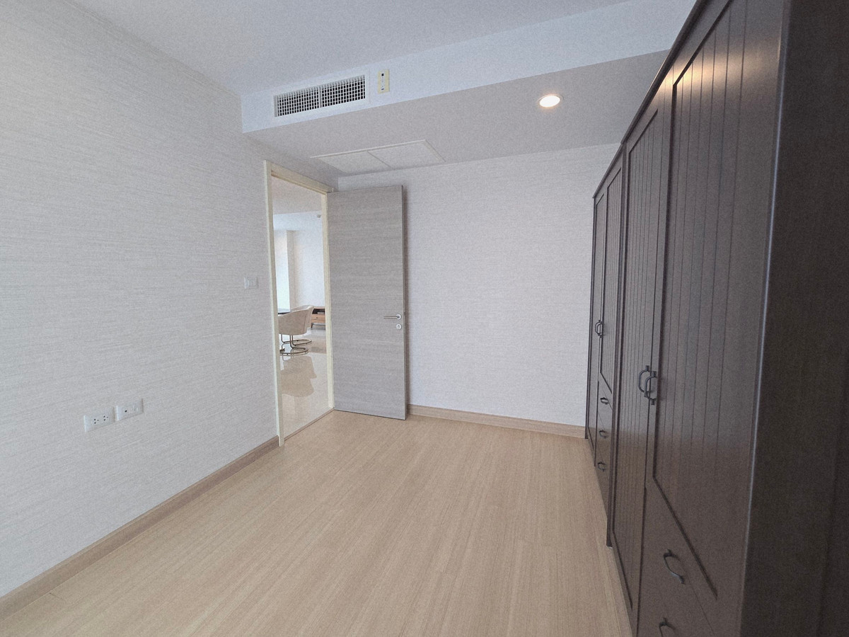 For RentCondoRama3 (Riverside),Satupadit : Condo for rent, Supalai Riva Grand Rama 3, 28th floor, size 99.78 sq m., 2 bedrooms, ready to move in immediately.