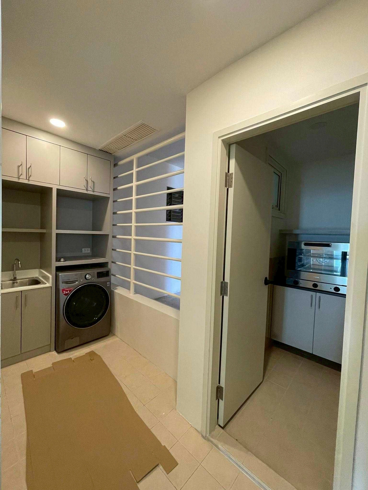 For RentCondoSathorn, Narathiwat : LTH14652 – Condo for Rent | The Empire Place | 183 sqm | 3 Bedrooms 4 Bathrooms | Luxury Spacious Layout High Floor City View | Near BTS Chong Nonsi | 95,000 THB/Month